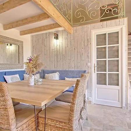 La Des Oiseaux Apartment *